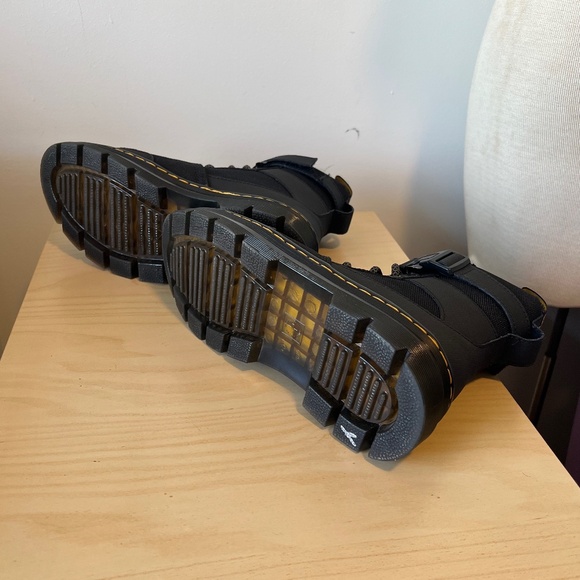 NWOT Dr Martens Unisex Combs Tech Utility Ankle Boots in black - Picture 4 of 5